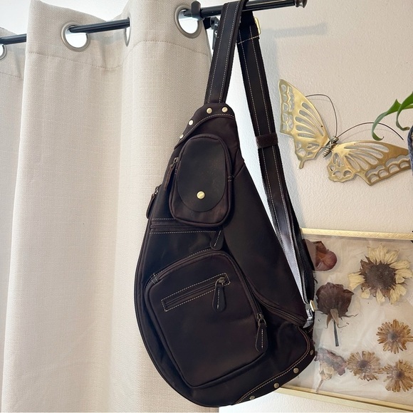 Classic Leather satchel crossbody bag. - Picture 1 of 5